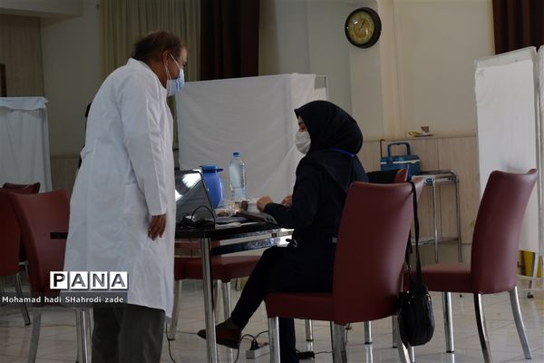واکسیناسیون فرهنگیان ناحیه یک آموزش و پرورش مشهد در اردوگاه شهدای مدافع حرم