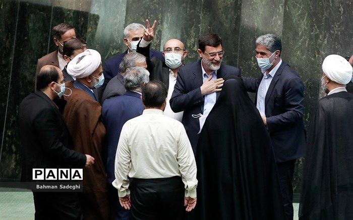 موافقان و مخالفان استعفای قاضی‌زاده هاشمی از نمایندگی چه گفتند؟