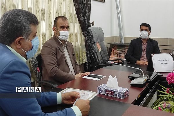 تقدیر از دانش آموزان گلوگاهی برگزیده جشنواره تابستان شاد