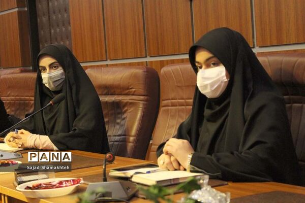 نشست هیات رئیسه مجلس دانش آموزی خوزستان با مدیرکل آموزش و پرورش