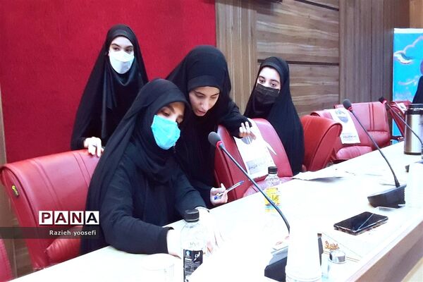 مسابقه مناظره دانش‌آموزی یاوران ولایت ویژه‌ فرماندهان واحد بسیج دانش‌آموزی استان تهران
