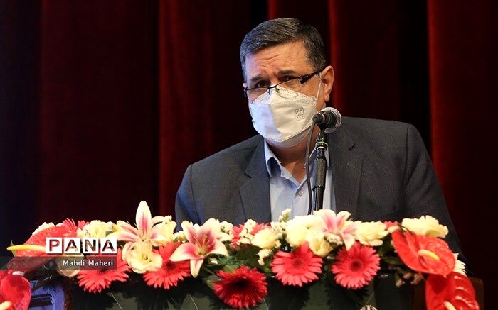 خنیفر: معلم حجت دانش‌آموز است
