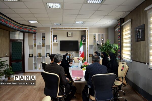 تجلیل از منتخبین رتبه برتر استانی در جشنواره نوجوان سالم و طرح یارگیری در ناحیه یک مشهد