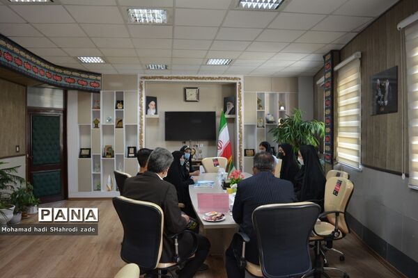 تجلیل از منتخبین رتبه برتر استانی در جشنواره نوجوان سالم و طرح یارگیری در ناحیه یک مشهد