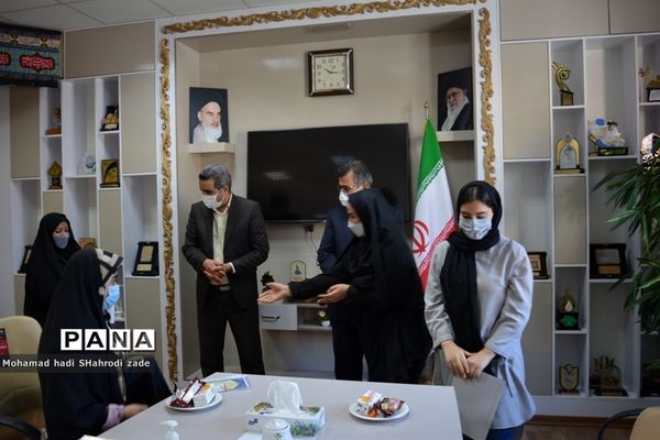 تجلیل از منتخبین رتبه برتر استانی در جشنواره نوجوان سالم و طرح یارگیری در ناحیه یک مشهد