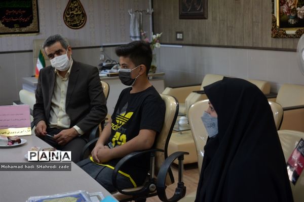 تجلیل از منتخبین رتبه برتر استانی در جشنواره نوجوان سالم و طرح یارگیری در ناحیه یک مشهد