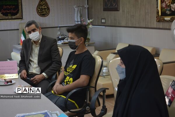 تجلیل از منتخبین رتبه برتر استانی در جشنواره نوجوان سالم و طرح یارگیری در ناحیه یک مشهد