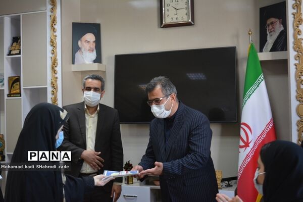 تجلیل از منتخبین رتبه برتر استانی در جشنواره نوجوان سالم و طرح یارگیری در ناحیه یک مشهد