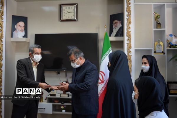 تجلیل از منتخبین رتبه برتر استانی در جشنواره نوجوان سالم و طرح یارگیری در ناحیه یک مشهد