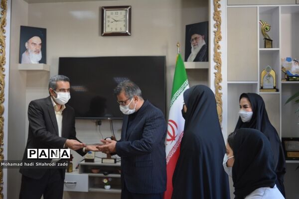 تجلیل از منتخبین رتبه برتر استانی در جشنواره نوجوان سالم و طرح یارگیری در ناحیه یک مشهد