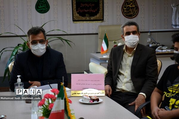 تجلیل از منتخبین رتبه برتر استانی در جشنواره نوجوان سالم و طرح یارگیری در ناحیه یک مشهد