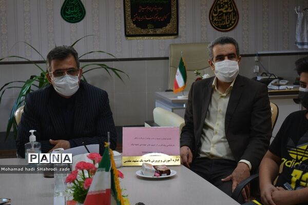 تجلیل از منتخبین رتبه برتر استانی در جشنواره نوجوان سالم و طرح یارگیری در ناحیه یک مشهد