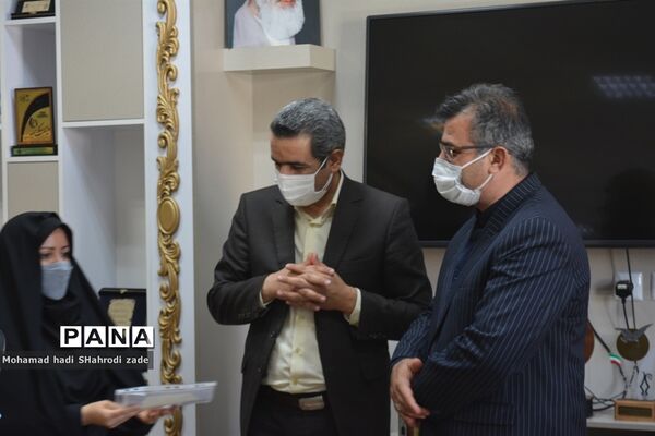 تجلیل از منتخبین رتبه برتر استانی در جشنواره نوجوان سالم و طرح یارگیری در ناحیه یک مشهد