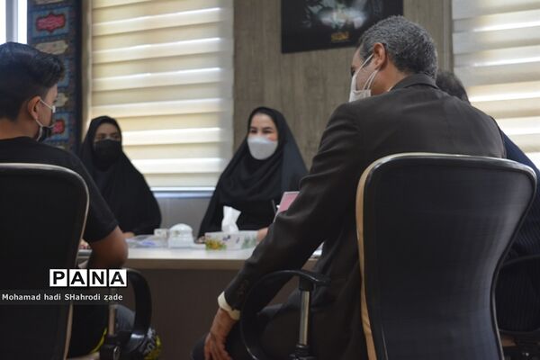تجلیل از منتخبین رتبه برتر استانی در جشنواره نوجوان سالم و طرح یارگیری در ناحیه یک مشهد