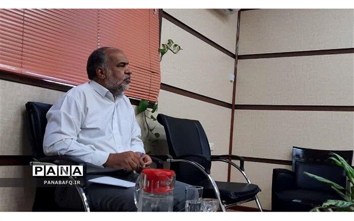 مصمم به استفاده از نظرات هیئت رئیسه مجلس دانش‌آموزی و برگزاری جلسات مستمر هستم