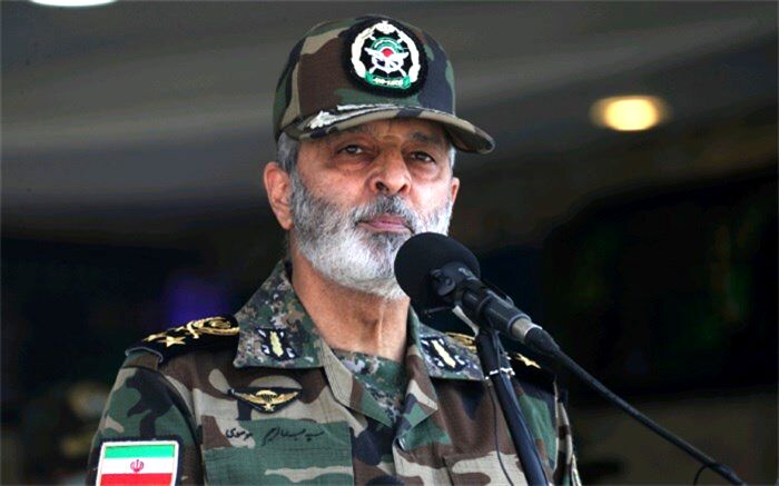 فرمانده کل ارتش: ارتشی بودن یک شغل نیست، انتخابی مقدس است