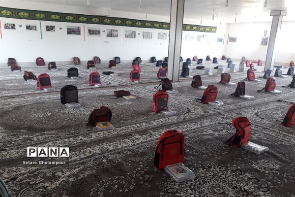 توزیع ۱۰۰ بسته لوازم التحریر توسط بسیج دانش آموزی شهرستان درمیان
