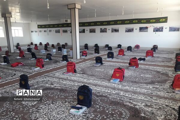 توزیع ۱۰۰ بسته لوازم التحریر توسط بسیج دانش آموزی شهرستان درمیان