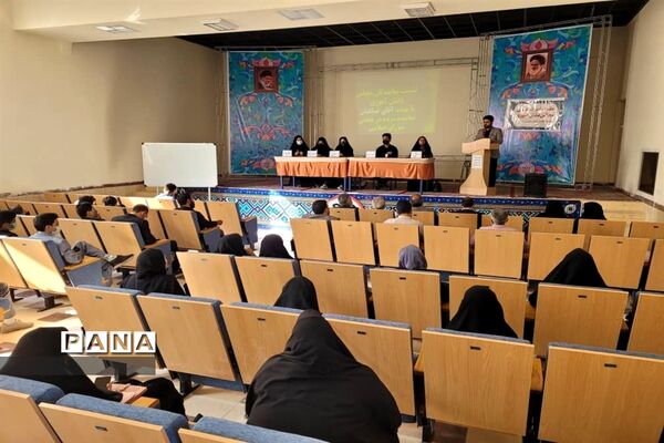 نشست نمایندگان مجلس دانش آموزی ابرکوه با نماینده مجلس
