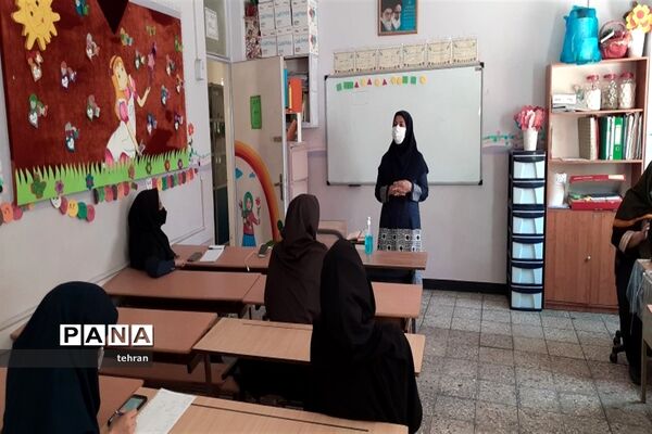 برگزاری کارگاه‌های ترکیبی حضوری و مجازی برای معلمان جدیدالورود ابتدایی منطقه 7
