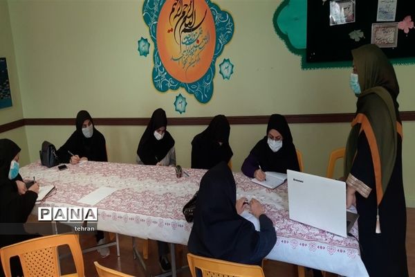 برگزاری کارگاه‌های ترکیبی حضوری و مجازی برای معلمان جدیدالورود ابتدایی منطقه 7