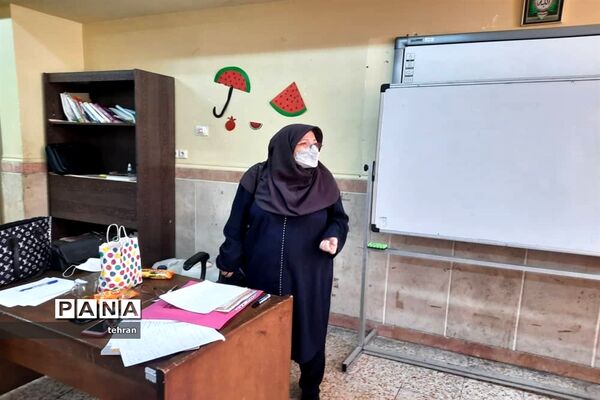 برگزاری کارگاه‌های ترکیبی حضوری و مجازی برای معلمان جدیدالورود ابتدایی منطقه 7