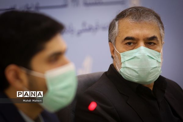 نشست رونمایی از کتاب (معرفی فعالان زیست بوم نوشت افزار ایرانی)