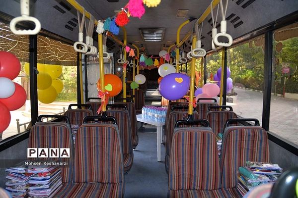 توزیع 1000 بسته تحصیلی در بین دانش‌آموزان مناطق محروم شیراز