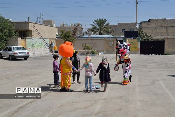 توزیع 1000 بسته تحصیلی در بین دانش‌آموزان مناطق محروم شیراز