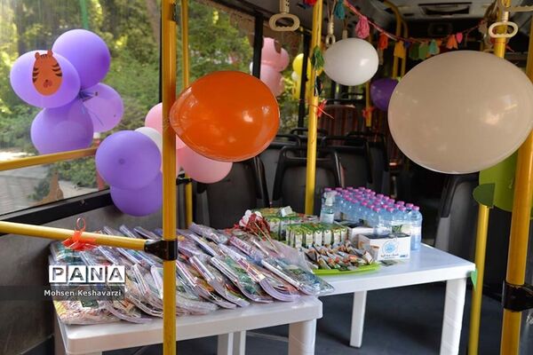 توزیع 1000 بسته تحصیلی در بین دانش‌آموزان مناطق محروم شیراز