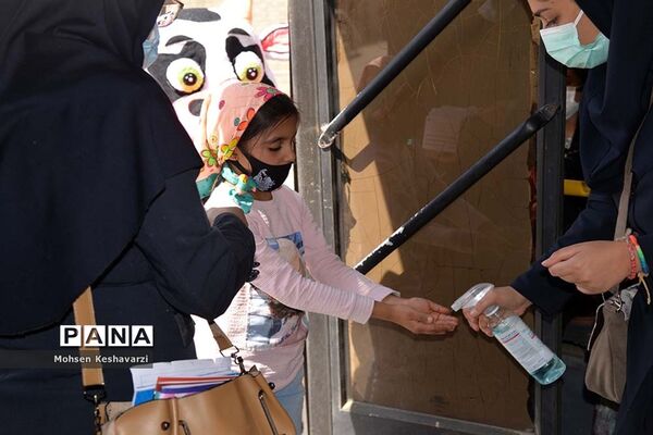 توزیع 1000 بسته تحصیلی در بین دانش‌آموزان مناطق محروم شیراز