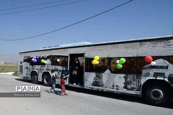 توزیع 1000 بسته تحصیلی در بین دانش‌آموزان مناطق محروم شیراز