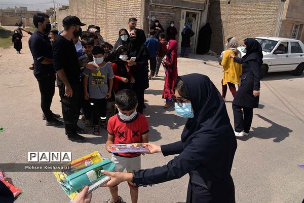 توزیع 1000 بسته تحصیلی در بین دانش‌آموزان مناطق محروم شیراز