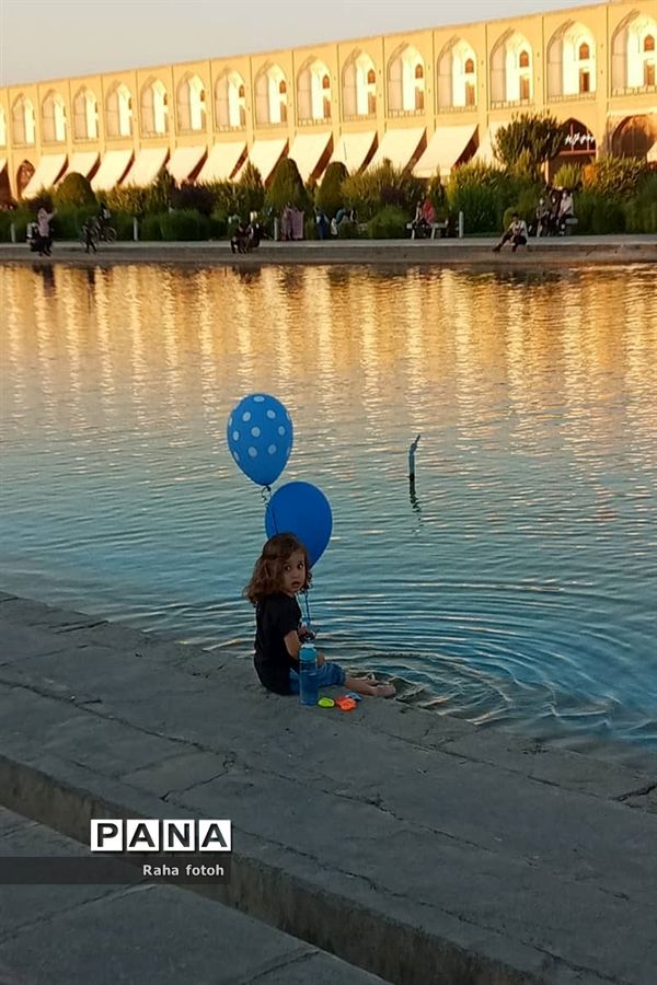 میدان امام اصفهان نمونه‌ای از معماری ایرانی و اسلامی