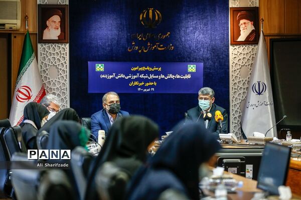 نشست خبری پیرامون مسائل شبکه آموزشی شاد