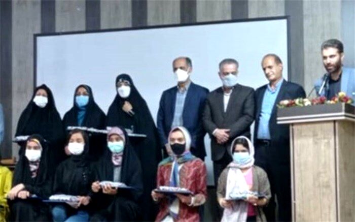 مراسم تقدیر از دانش‌آموزان نویسنده در شهرستان قرچک