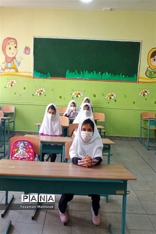 جشن شکوفه‌ها در دبستان دخترانه راضیه منطقه 8