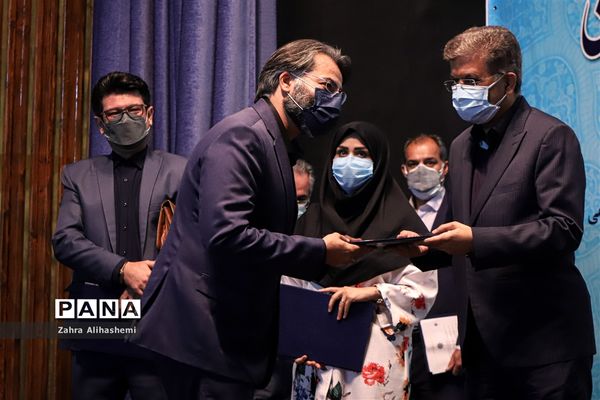 آیین تجلیل از معلمان و عوامل مدرسه تلویزیونی ایران