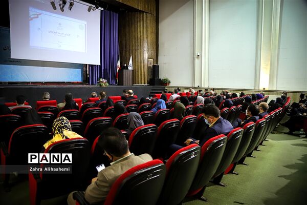 آیین تجلیل از معلمان و عوامل مدرسه تلویزیونی ایران