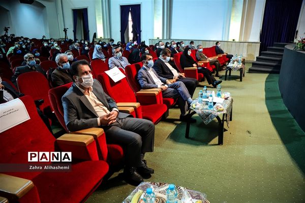 آیین تجلیل از معلمان و عوامل مدرسه تلویزیونی ایران