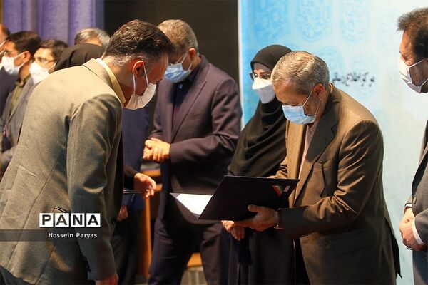 آیین تجلیل از معلمان و عوامل مدرسه تلویزیونی ایران