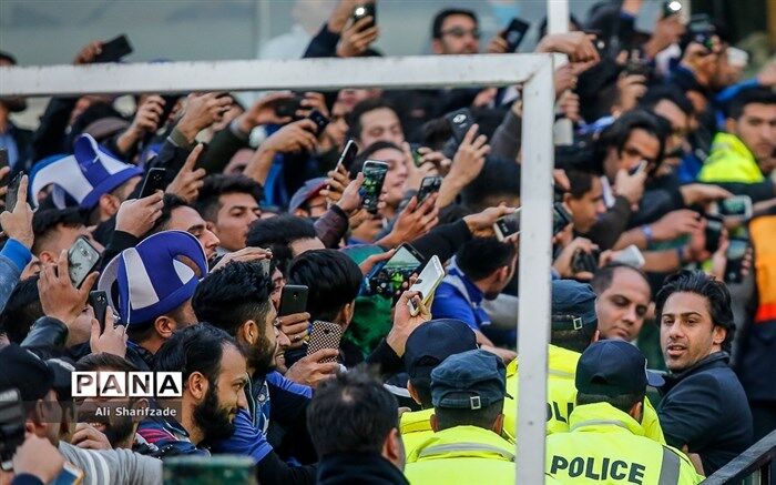 هوادار استقلال دوست دارد فرهاد مجیدی بماند؛  وزیر ورزش به نظر هواداران احترام بگذارد
