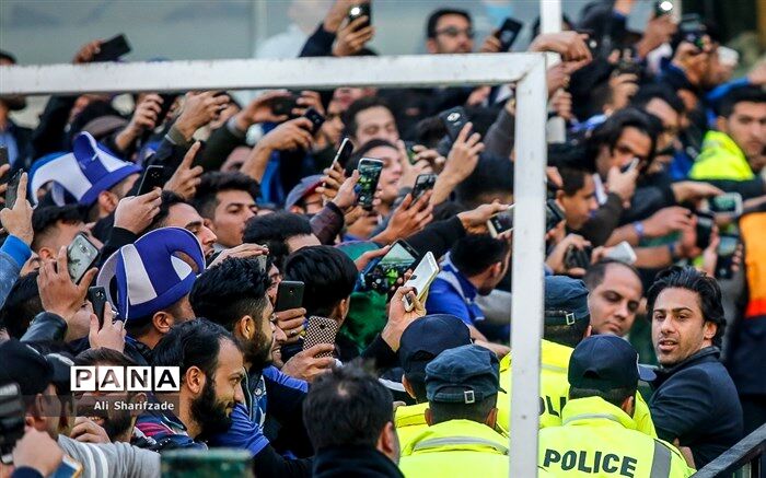 هوادار استقلال دوست دارد فرهاد مجیدی بماند؛  وزیر ورزش به نظر هواداران احترام بگذارد