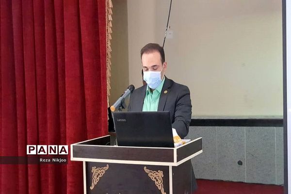 نشست تخصصی مدیران متوسطه در ناحیه یک بهارستان