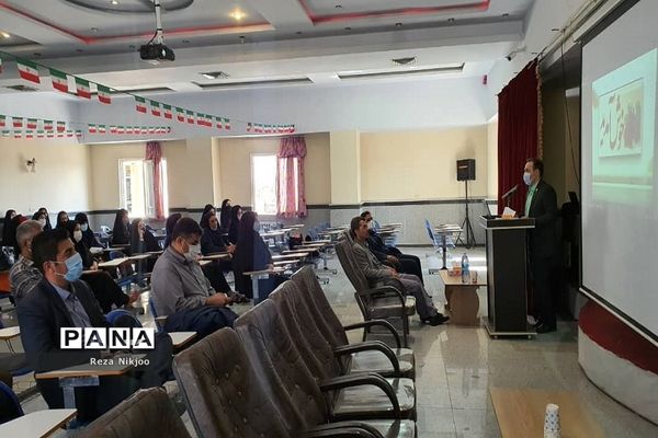 نشست تخصصی مدیران متوسطه در ناحیه یک بهارستان