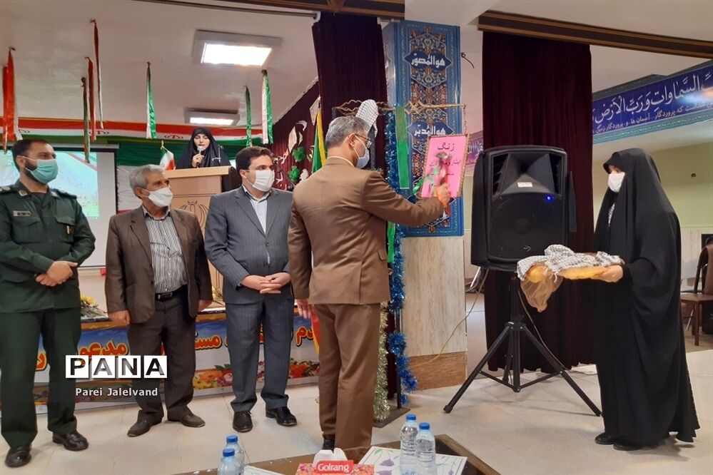 نواختن زنگ ایثار و شهادت  را مدرسه شهدای اقتدار ملارد