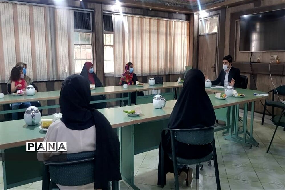 برگزاری کارگروه انجمن عکاسی، در کانون فرهنگی تربیتی امید منطقه ۱۴