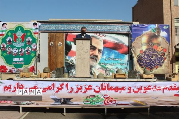 برنامه متمرکز هفته دفاع مقدس و گرامیداشت یاد و خاطره شهدا همراه با اهدا گل به شهدای دفاع مقدس