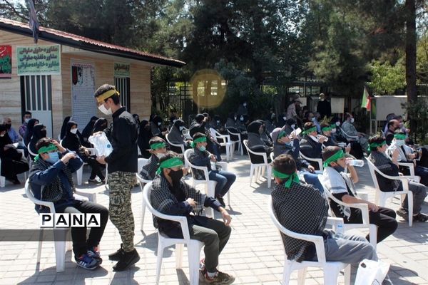 برنامه متمرکز هفته دفاع مقدس و گرامیداشت یاد و خاطره شهدا همراه با اهدا گل به شهدای دفاع مقدس