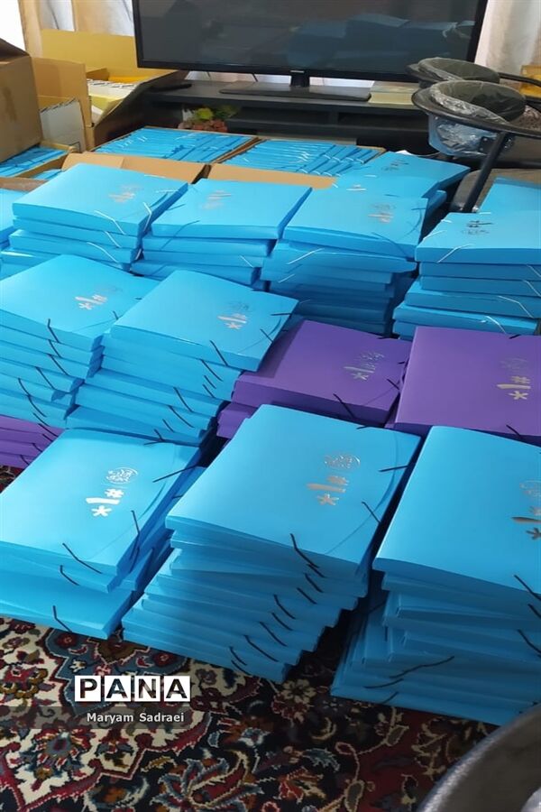 اهدای۵۰۰پک لوازم التحریرازطرف کانون خدمت رضوی شهرستان گلپایگان